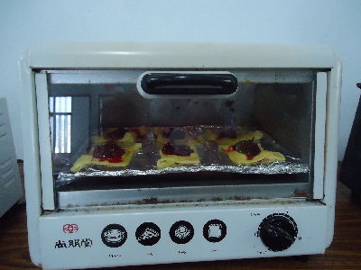 族人自備的小型烤箱--將另開視窗看原圖