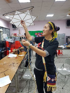 部落青年李喨翌說以前族人利用風箏來傳遞訊息--將另開視窗看原圖