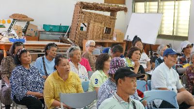 新社部落族人上課認真耹聽--將另開視窗看原圖