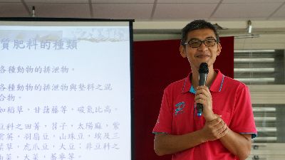 土壤肥料專家倪禮豐助理研究員介紹有機堆肥製作原理--將另開視窗看原圖