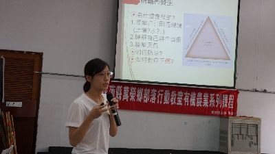 花蓮農改場蔡濰安助理研究員講授病蟲害管理觀念--將另開視窗看原圖