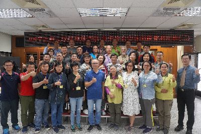 全班合照留念--將另開視窗看原圖