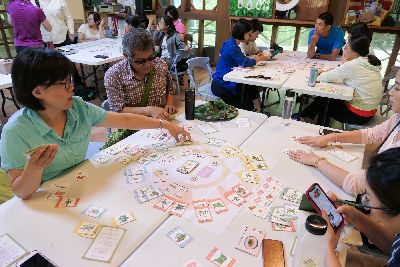 培訓班中學員操作「Ina野菜廚房」教案情形--將另開視窗看原圖