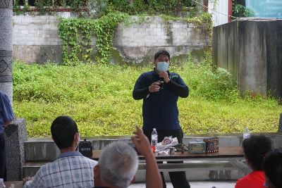 萬榮鄉公所王志翔課長勉勵農友多與講師交流--將另開視窗看原圖