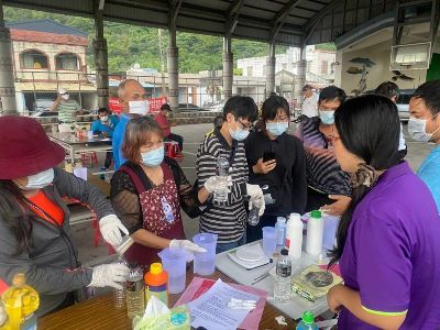 學員學習配製亞磷酸流程及要領--將另開視窗看原圖