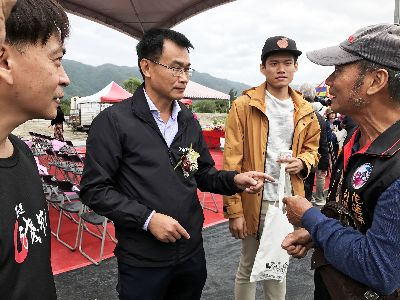 主委陳吉仲關切青農--將另開視窗看原圖