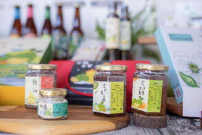 現場展示文旦加工產品，如柚子   果醬、柚子茶醬等--將另開視窗看原圖