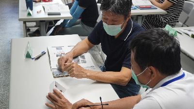 花蓮農改場林立助理研究員提供文旦常見蟲害標本，以利學員辨識實體及促進學習效益--將另開視窗看原圖