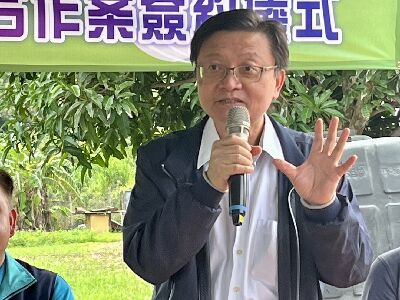 花改場楊大吉副場長對火蔥產業充滿展望--將另開視窗看原圖