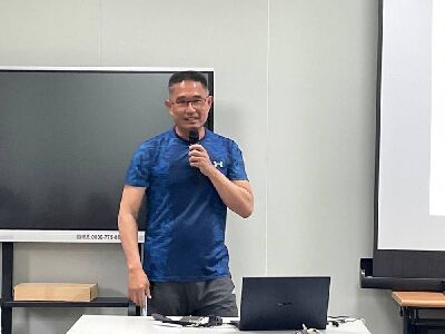 銨廷農場負責人廖中豪場長與學員分享溫室蔬菜有機栽培與智慧農業實務--將另開視窗看原圖