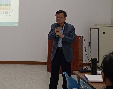 花蓮區農業改良場楊大吉場長致詞，期勉金針農友學習收獲滿滿--將另開視窗看原圖