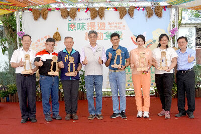 推動部落農產業發展農民團體頒獎合影--將另開視窗看原圖