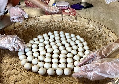 學員進行搓圓步驟--將另開視窗看原圖