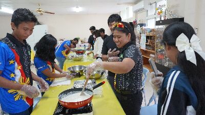 外國青農體驗製作豆奶香蘭蛋糕--將另開視窗看原圖