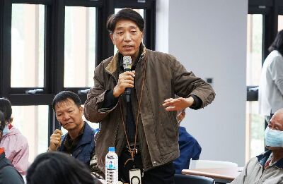 仙草新品種觀摩會參與者提問討論熱烈--將另開視窗看原圖