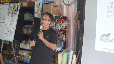 花蓮區農業改良場簡宏諭先生介紹山蘇栽培管理常用農機具（鍊鋸、除草機）維護原理--將另開視窗看原圖