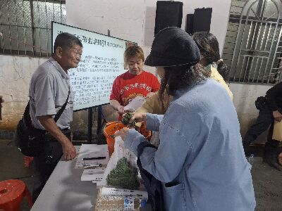 農民索取滿江紅回去種植--將另開視窗看原圖