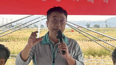 花蓮農改場秘書葉育哲主持講習會--將另開視窗看原圖