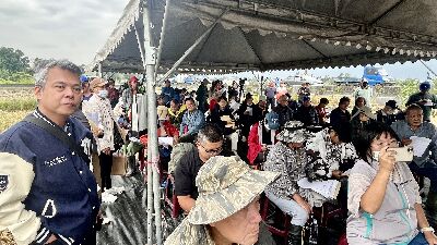 現場擠滿了聆聽的農友--將另開視窗看原圖