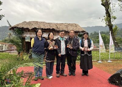 花蓮場楊大吉場長感謝太平、卓樂及卓清國小與慈心有機農業發展基金會與本場共同推動原鄉食農教育，並將布農傳統作物種子贈與三校，象徵布農文化在校園傳承延續。--將另開視窗看原圖