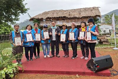 部落迪娜們在此次計畫擔任食農老師，帶領孩子們認識學習布農族傳統農耕知識及飲食文化。--將另開視窗看原圖