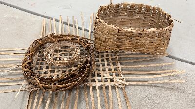 學員用黃藤皮精心製作小置物籃--將另開視窗看原圖