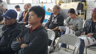 族人認真上課聆聽--將另開視窗看原圖
