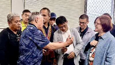 下課時族人與講師熱烈互動--將另開視窗看原圖