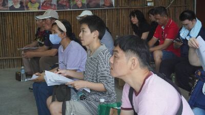 族人認真上課聆聽--將另開視窗看原圖