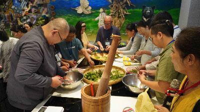 學員操作酒麴過程--將另開視窗看原圖