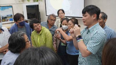 野野有限公司王庭碩執行長介紹獨居蜂旅館與農田之關係--將另開視窗看原圖