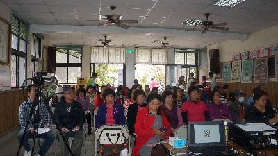 學員認真聆聽--將另開視窗看原圖