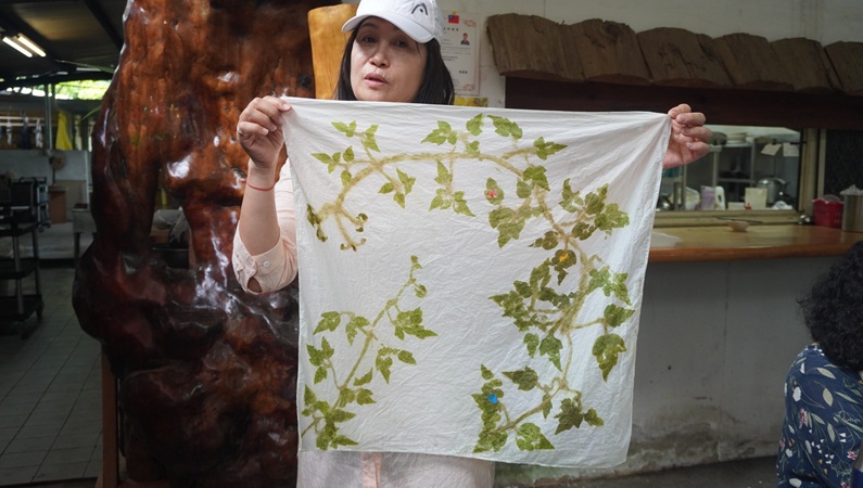 族人進行作品賞析及成果發表