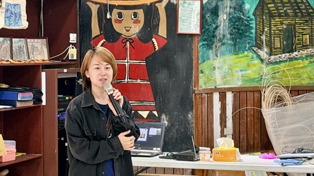 115年度原住民行動學堂-金岳部落藤編小置物籃手作課程 金岳社區發展協會陳芃伶總幹事致詞
