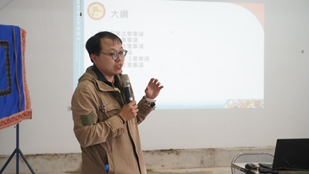 農業試驗所黃棨揚助理研究員分享段木香菇生產實務