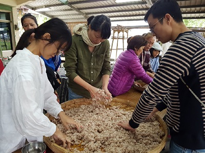 圖片7:用雙手製作阿嬤記憶中的酒釀，不但有趣、更是別具意義