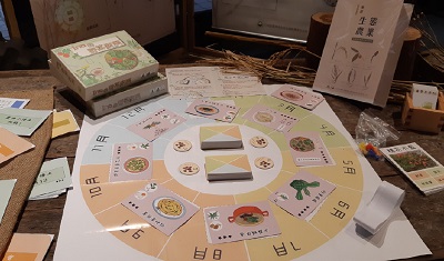 11.「Ina 的野菜廚房」食農教育教材包含遊戲底圖、野菜卡、基礎食材卡、料理加分卡、豆類加分卡