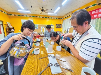 參加咖啡品質競賽會