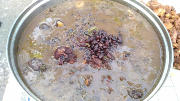 圖片8豆子湯是部落的傳統美食，搭配排骨或其他肉類一 同燉煮有更多層次的風味