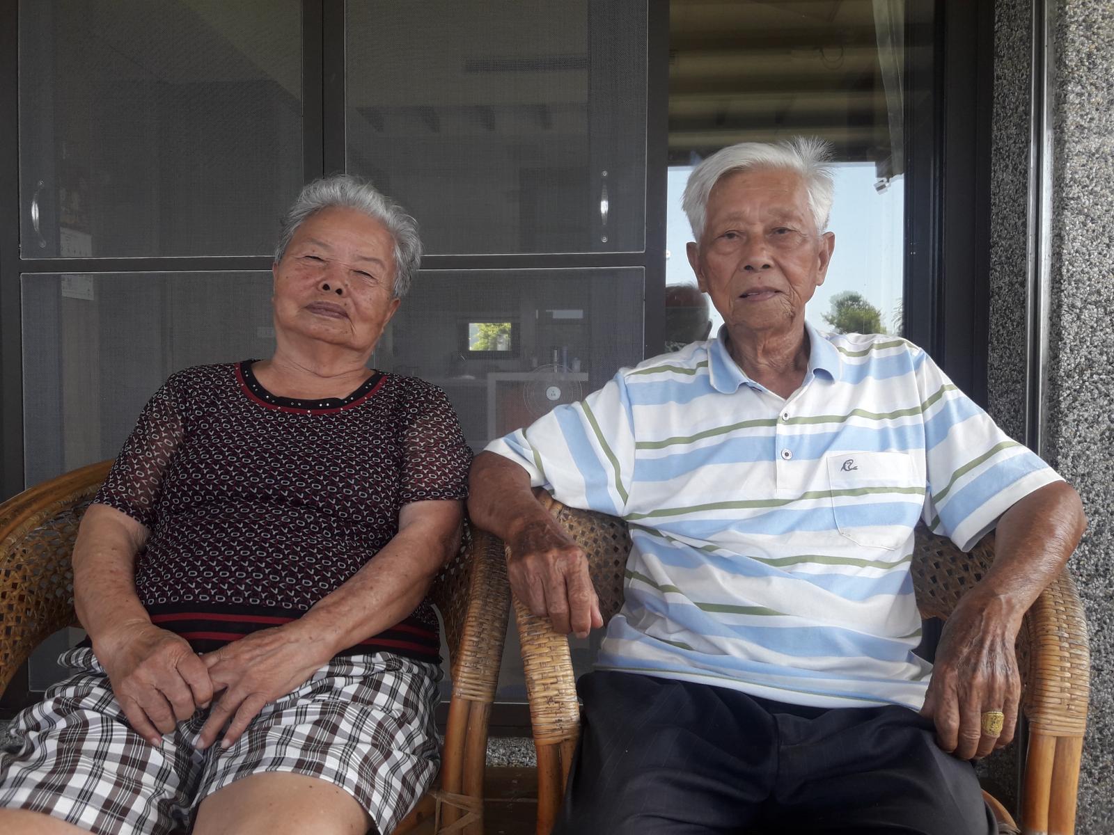 饒富奇與太太吳鳳妹合影 饒富奇與太太吳鳳妹合影