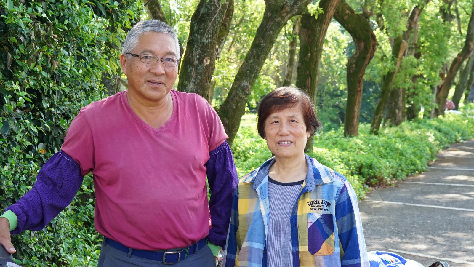 呂賢良的太太王郁英(右)，也是於花蓮農改場退休，兩人為農改場付出甚多