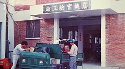 農機工作的日常。（右為林龍水）