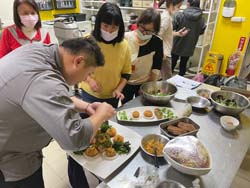 莊育賢主廚說明料理要點