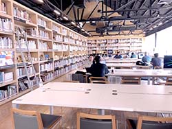 清邁設計中心，有共享空間、圖書、材料、展覽空間，並展示農業六級化的創意經濟