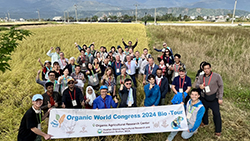 國外有機學者對本場長年推動應用原生植物營造生態環境吸引天敵調節害蟲成果非常肯定