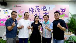 本場蘭陽分場游之穎助研員(中)育成四個仙草新品種，並技轉授權讓業者實際應用