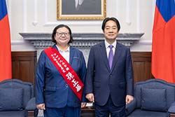 本場農業推廣科農經研究室孫正華副研究員　全國十大傑出農業專家面見總統獲鼓勵