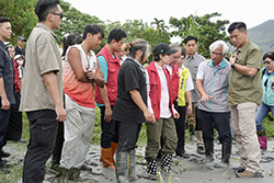 蕭美琴副總統關心光復農友受災情形 蕭美琴副總統關心光復農友受災情形