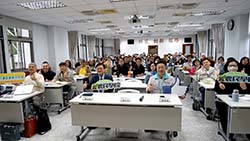 本場舉辦農民學院學員回娘家暨試驗研究成果發表會,現場參與熱烈 本場舉辦農民學院學員回娘家暨試驗研究成果發表會,現場參與熱烈