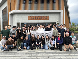 本場帶領大學青年至本場有機農業研究中心，了解轄區有機農業發展